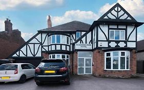 Oyo The Pickering Park Hotel